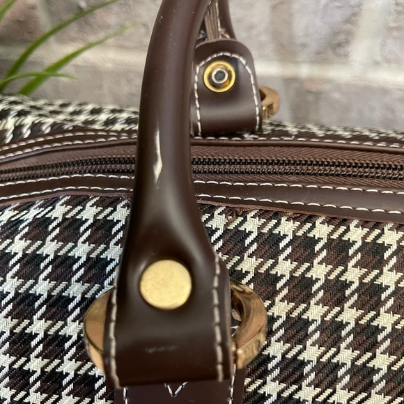 London Fog Black and White Travel Bag - Picture 13 of 15